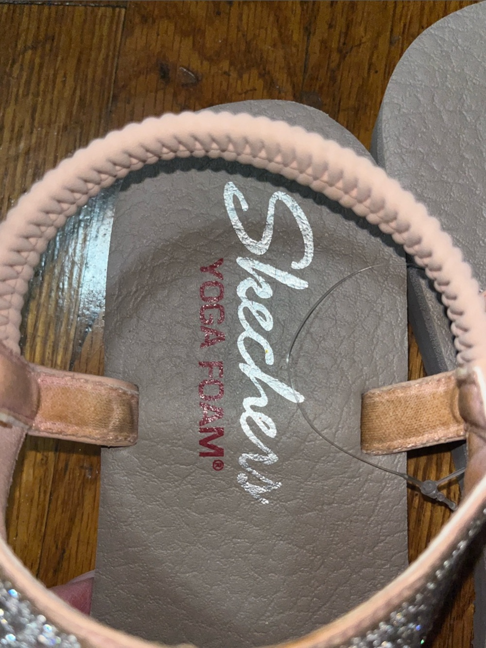 NWOT Skechers Yoga Mat Women's Light Pink Rhinestone Thong Bling Sandals Size 10 - Picture 2 of 10
